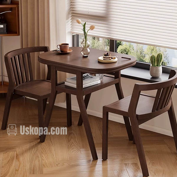 Đặt bàn ghế ăn ở nơi ánh sáng khô ráo